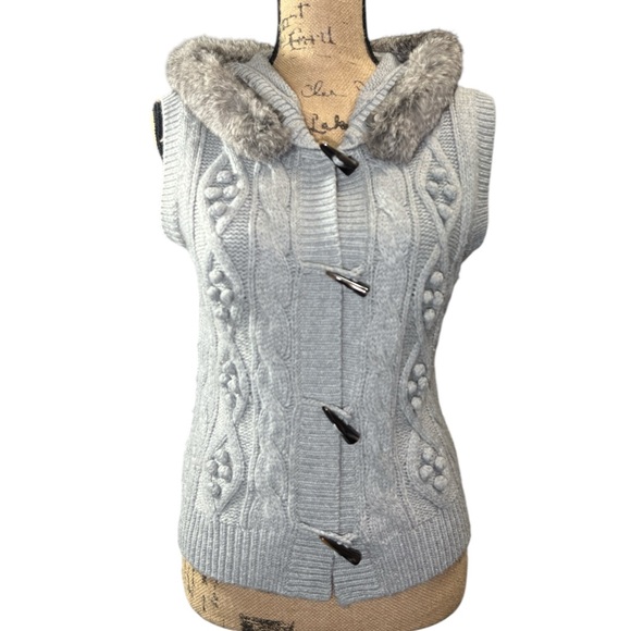 Lord & Taylor EC Vintage gray cable knit buttoned up vest hoodie. Size medium - Picture 1 of 7